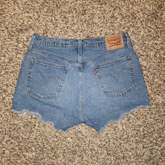 Levi’s 501 Medium Wash Mid-Rise Distressed Cut-Off Denim Shorts W30 - Picture 3 of 8